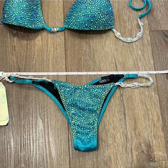 Muscle Dazzle Bikini - Picture 12 of 12